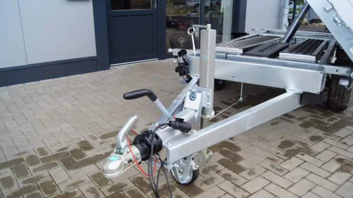 Dreiseitenkipper 306 170 2700kg Elektrisch, Nothand Rampenschacht – Bild 7