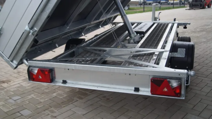 Dreiseitenkipper 306 170 2700kg Elektrisch, Nothand Rampenschacht – Bild 11